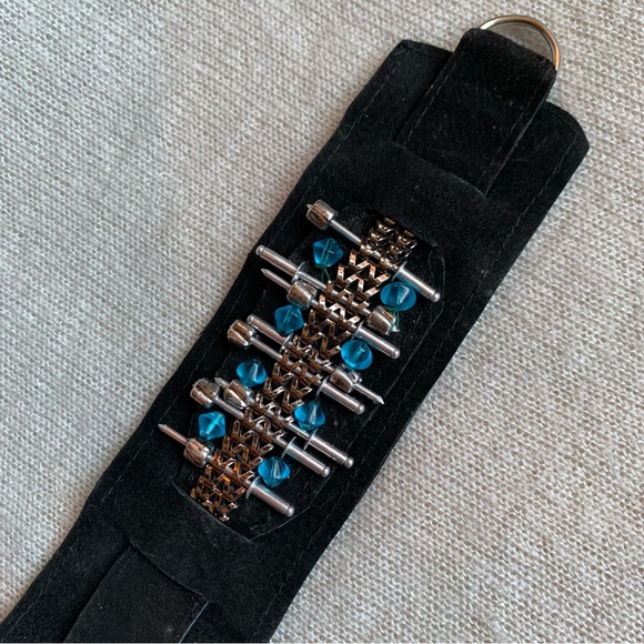 Hand crafted - Black Leather Cuff aqua blue bead metal pieces ajustable bracelet - Picture 5 of 9